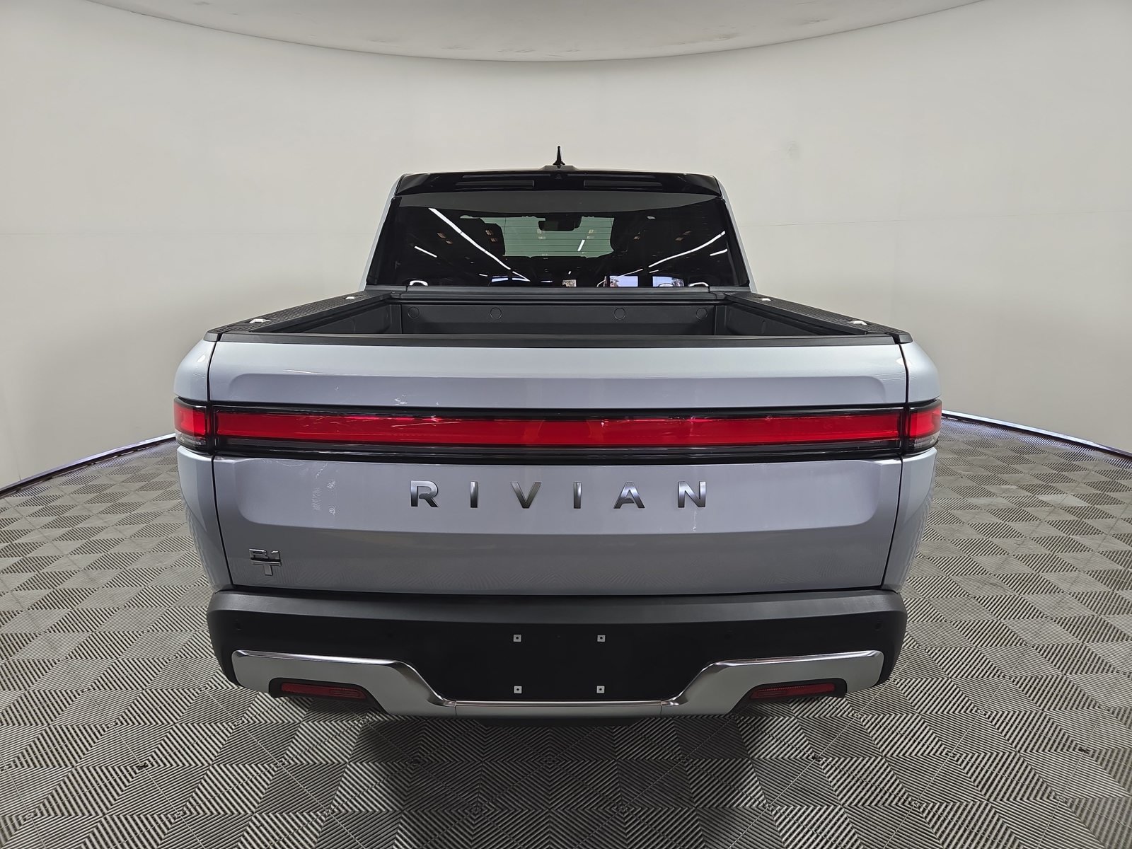 Used 2024 Rivian R1T Adventure Dual AWD/4WD image 4