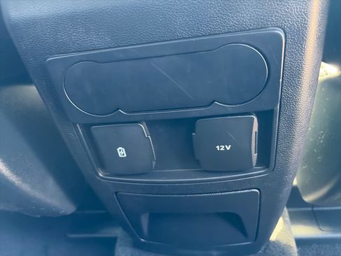 Used 2023 Ford Explorer XLT w/ Equipment Group 202A AWD/4WD image 33