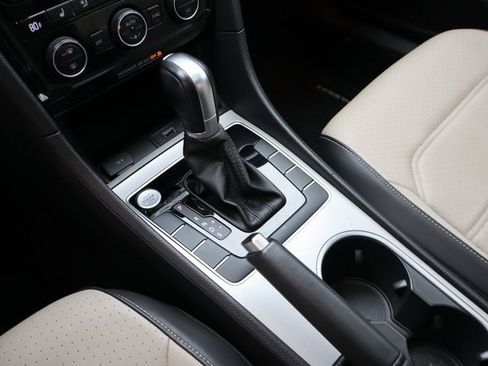 Used 2021 Volkswagen Passat 2.0T R-Line image 23