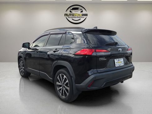 Used 2022 Toyota Corolla Cross XLE image 5