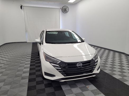 Used 2025 Nissan Versa SV FWD image 14