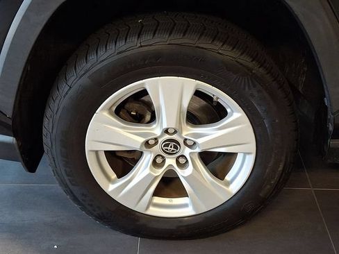 Used 2019 Toyota RAV4 LE w/ Carpet Mat Package AWD/4WD image 9