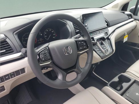 New 2026 Honda Odyssey Touring image 14