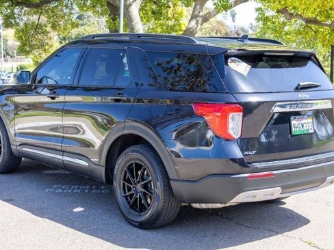 Used 2022 Ford Explorer XLT w/ Equipment Group 202A image 7