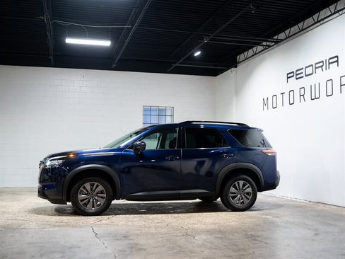 Used 2025 Nissan Pathfinder SV AWD/4WD image 9