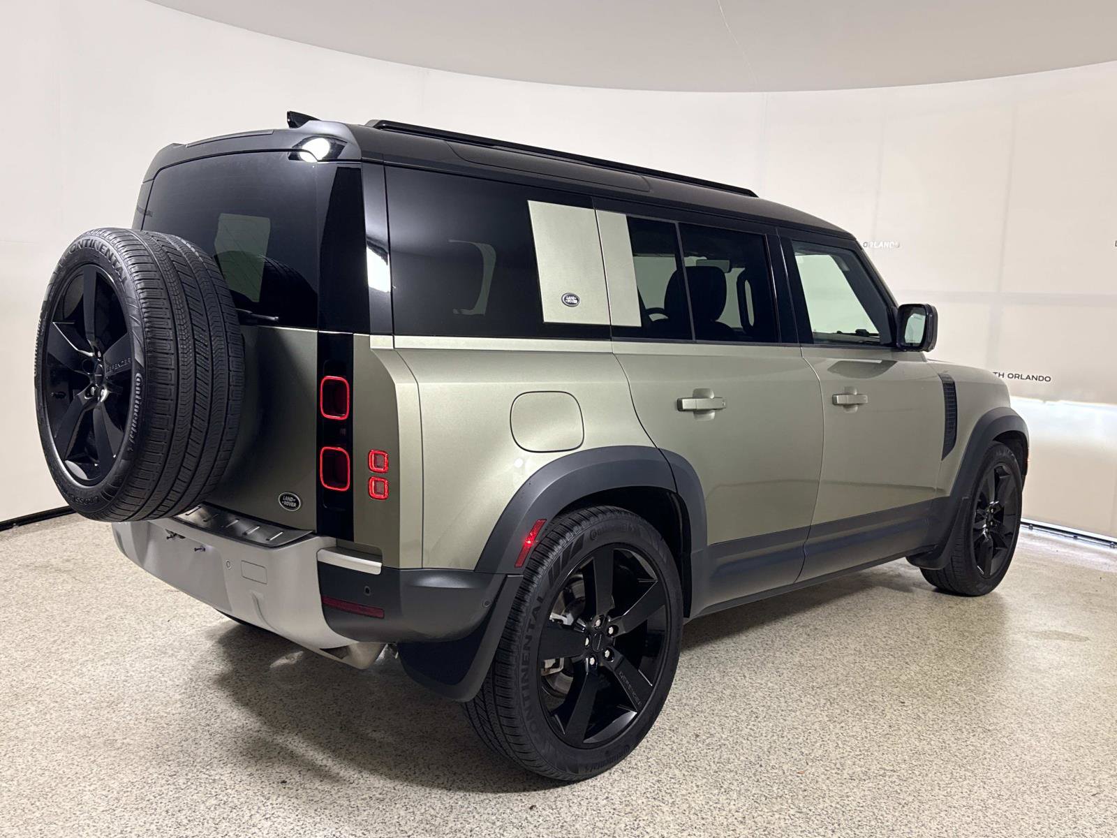 Used 2020 Land Rover Defender 110 SE AWD/4WD image 5