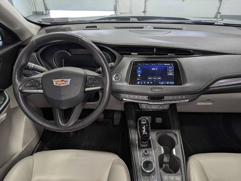 Used 2023 Cadillac XT4 Luxury w/ Cold Weather Package AWD/4WD image 18