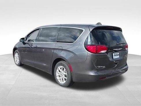 Used 2022 Chrysler Voyager LX FWD image 3