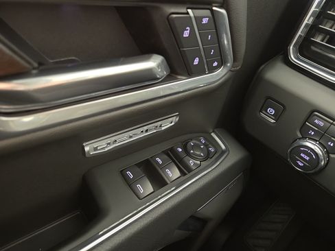 Used 2025 GMC Sierra 1500 Denali AWD/4WD image 30