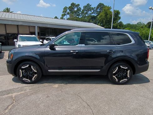 Certified 2025 Kia Telluride S FWD image 8