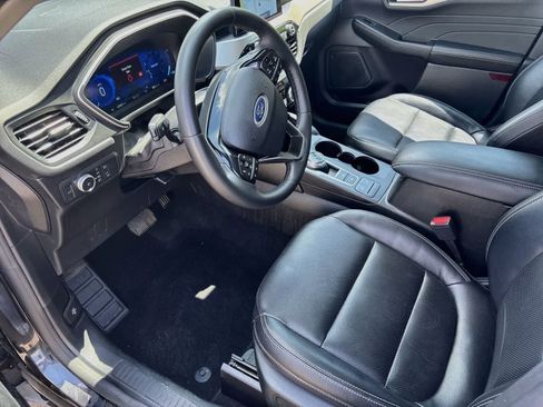 Used 2022 Ford Escape SEL w/ Technology Package FWD image 9