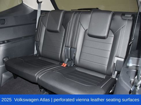 Used 2025 Volkswagen Atlas SEL AWD/4WD image 29