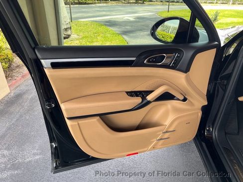 Used 2016 Porsche Cayenne image 29