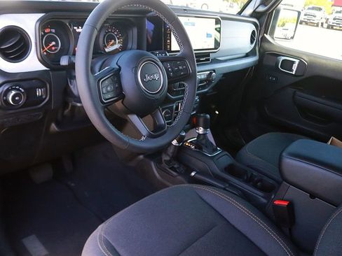 Used 2025 Jeep Wrangler Unlimited Sport AWD/4WD image 13