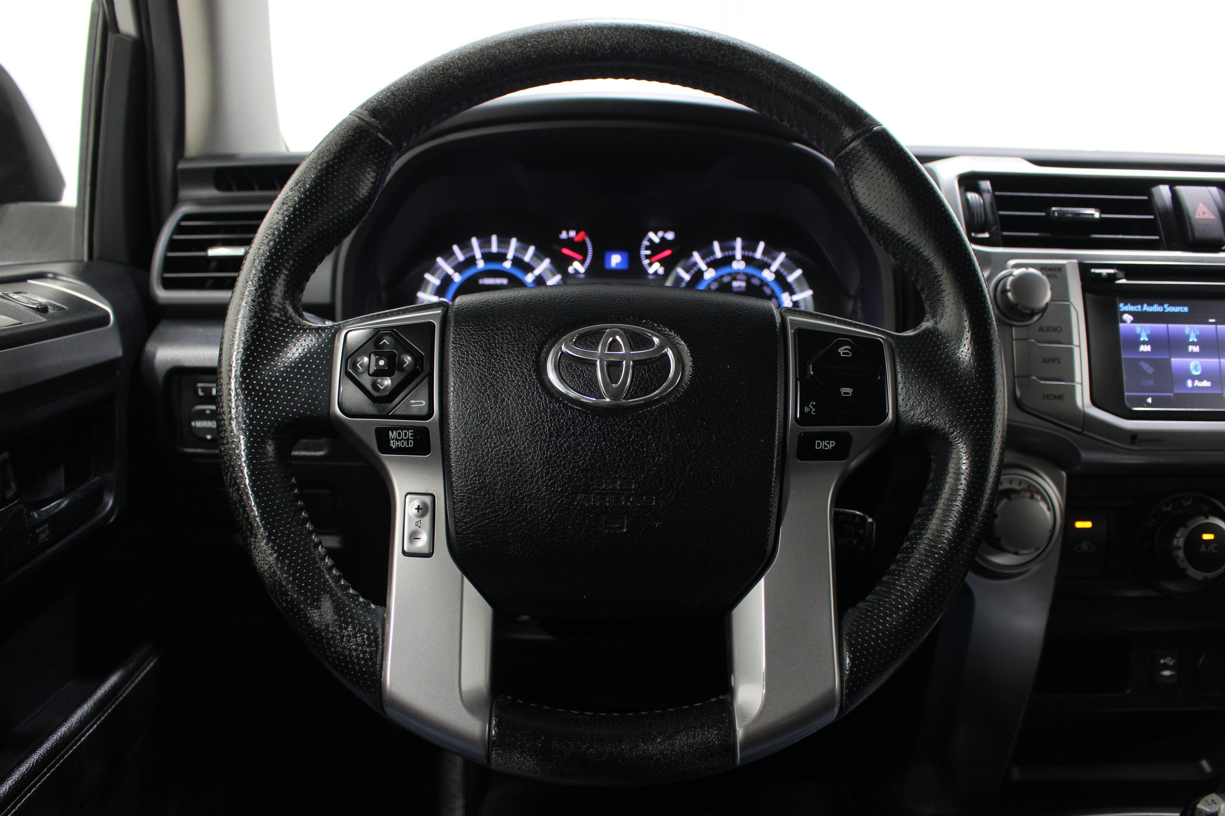 Used 2014 Toyota 4Runner SR5 AWD/4WD image 10