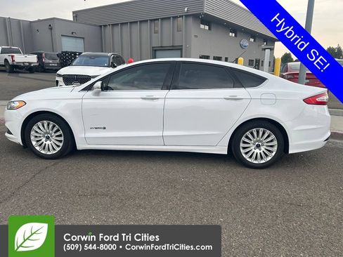 Used 2016 Ford Fusion SE FWD image 5