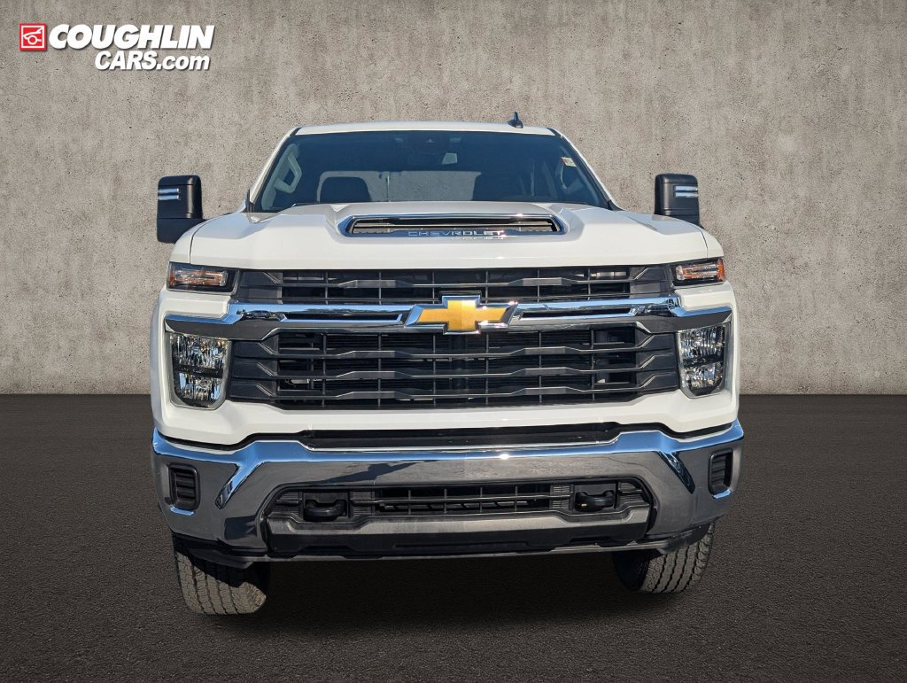 Used 2024 Chevrolet Silverado 2500 LT AWD/4WD image 2