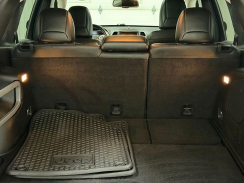 Used 2016 Jeep Cherokee Trailhawk w/ Comfort/Convenience Group image 14