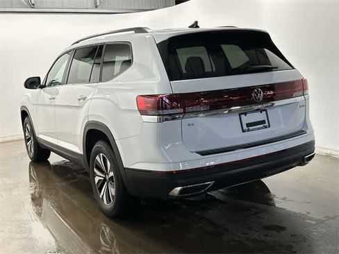 Certified 2025 Volkswagen Atlas SE image 32