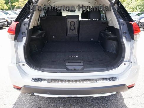 Used 2019 Nissan Rogue SV image 12