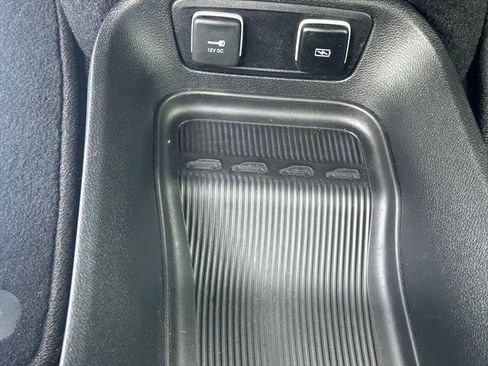 Used 2021 Chrysler Pacifica Touring-L w/ S Appearance Package AWD/4WD image 19