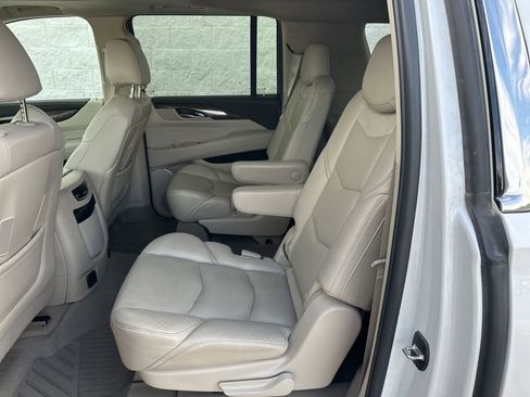 Used 2019 Cadillac Escalade ESV Premium Luxury AWD/4WD image 8