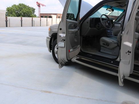 Used 2001 GMC Yukon XL Denali AWD/4WD image 80