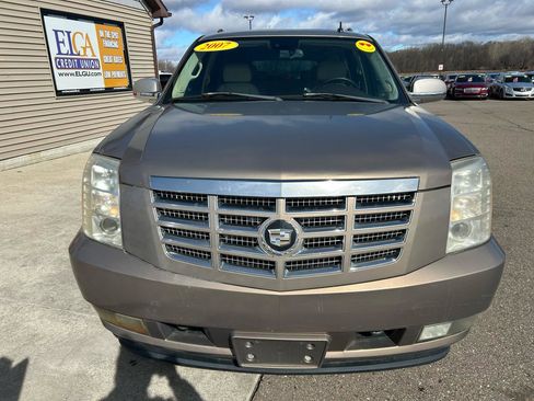 Used 2007 Cadillac Escalade ESV AWD w/ Information Package image 2