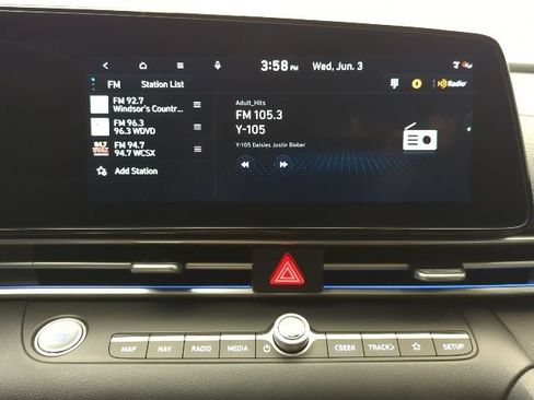 Used 2025 Hyundai Elantra SEL FWD image 17