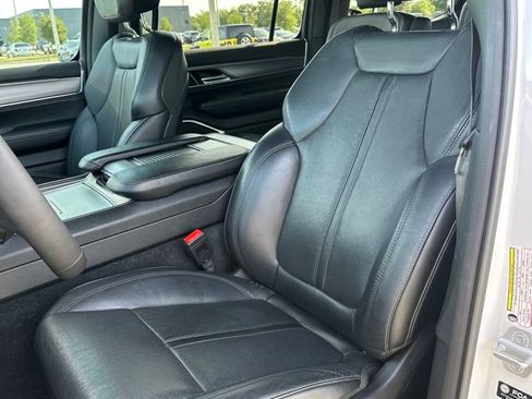 Used 2023 Jeep Wagoneer Series II AWD/4WD image 18