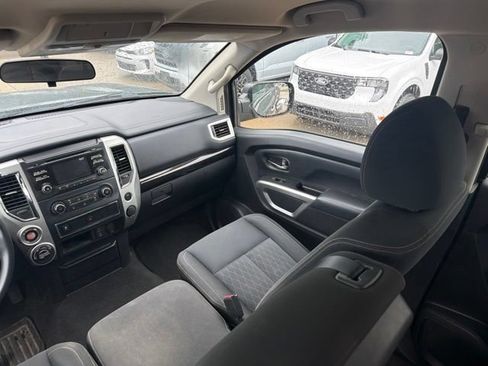 Used 2018 Nissan Titan SV AWD/4WD image 19