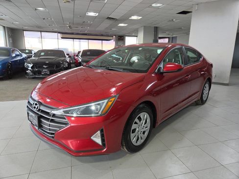 Used 2019 Hyundai Elantra SE image 3