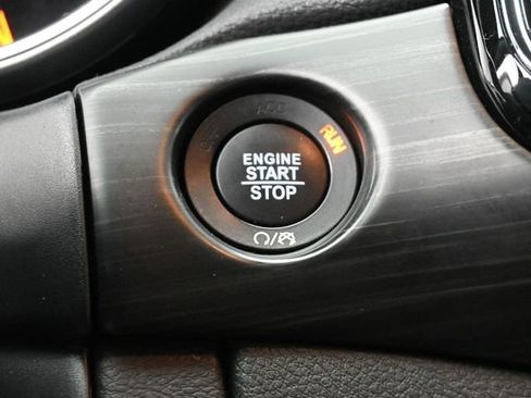 Used 2019 Jeep Grand Cherokee Altitude image 37