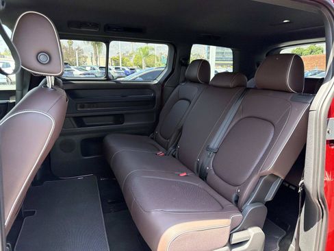Certified 2025 Volkswagen ID. Buzz Pro S RWD image 10