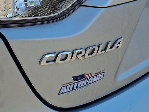 Used 2023 Toyota Corolla LE AWD/4WD image 30