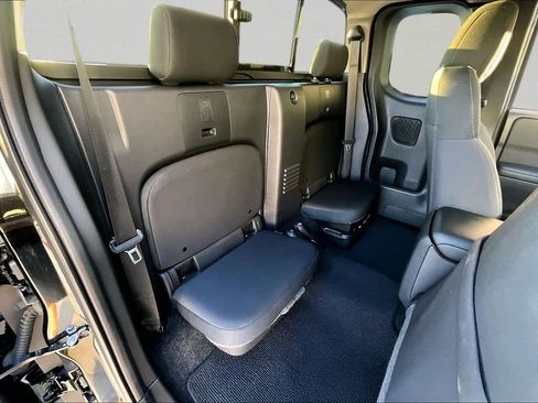Used 2025 Nissan Frontier SV RWD image 25