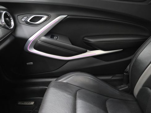 Used 2017 Chevrolet Camaro SS RWD image 15