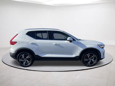 Used 2025 Volvo XC40 B5 Core image 6