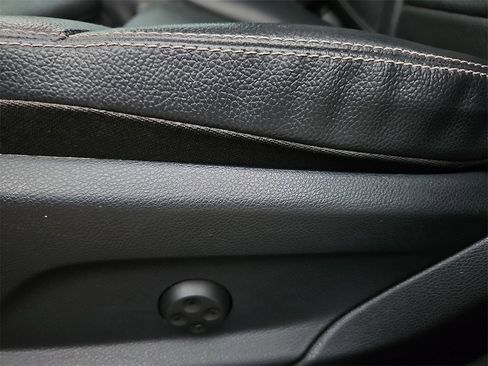 Used 2022 Mercedes-Benz GLC 300 4MATIC image 22