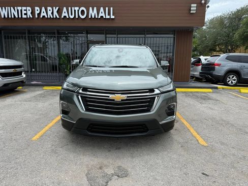 Used 2022 Chevrolet Traverse LT FWD image 2