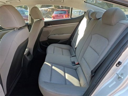 Used 2017 Hyundai Elantra SE image 16
