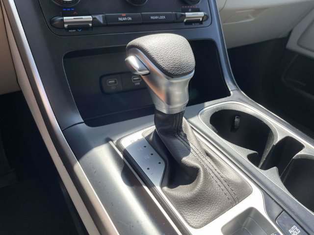 Certified 2024 Kia Carnival LX FWD image 32