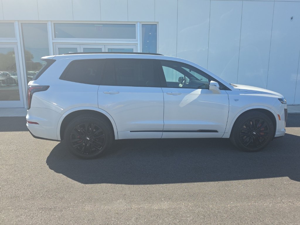 Used 2023 Cadillac XT6 Sport w/ LPO, ONYX Package AWD/4WD image 2