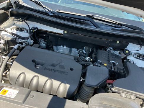 Used 2019 Mitsubishi Outlander SEL image 14