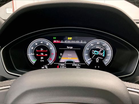Used 2023 Audi Q5 e Prestige w/ Prestige Package image 21