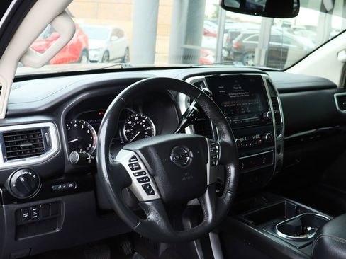 Used 2020 Nissan Titan SV w/ SV Convenience Package image 38