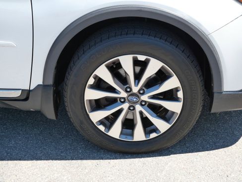 Used 2019 Subaru Outback 3.6R Touring AWD/4WD image 16