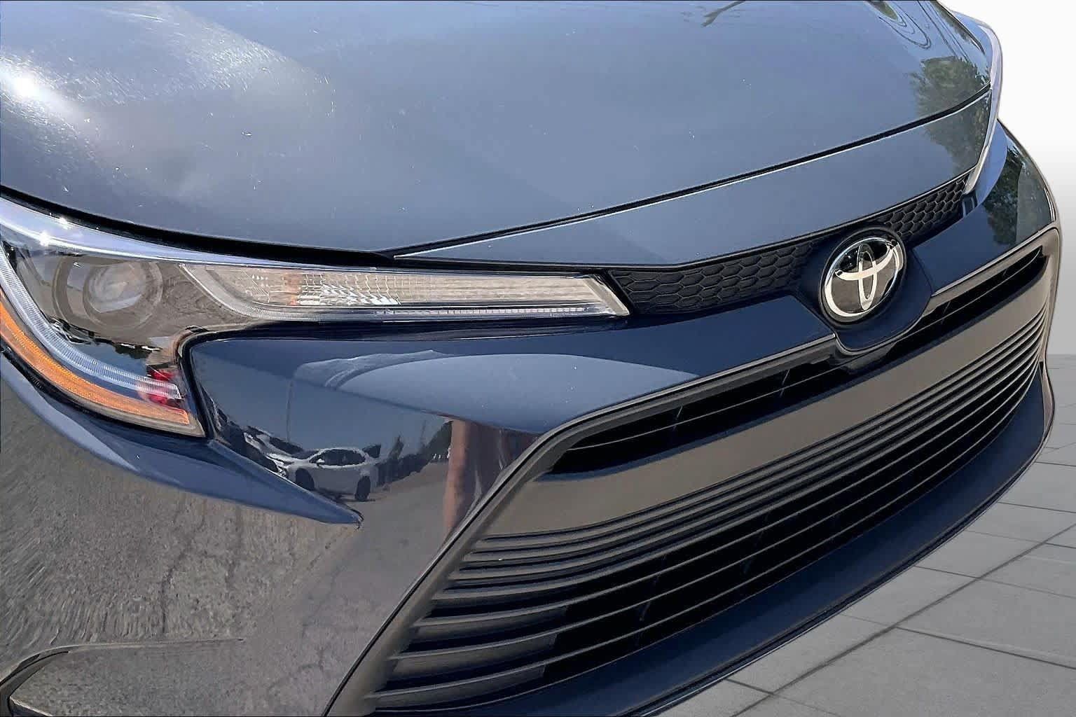 Used 2025 Toyota Corolla LE FWD image 29