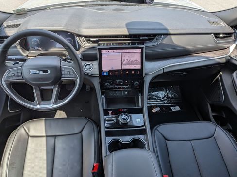 New 2025 Jeep Grand Cherokee L Limited w/ Luxury Tech Group II image 26