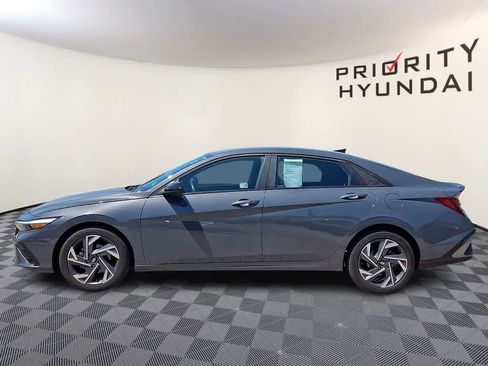 Used 2025 Hyundai Elantra Sport image 7